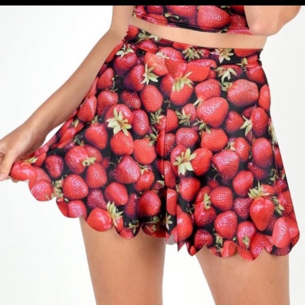 Strawberry Shorties 🍓 - Picture 6 of 6